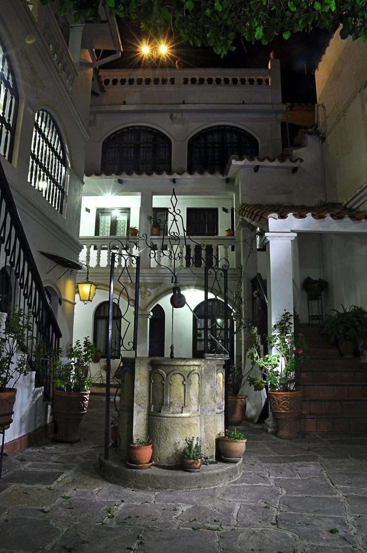 Hostal Sucre Exterior photo